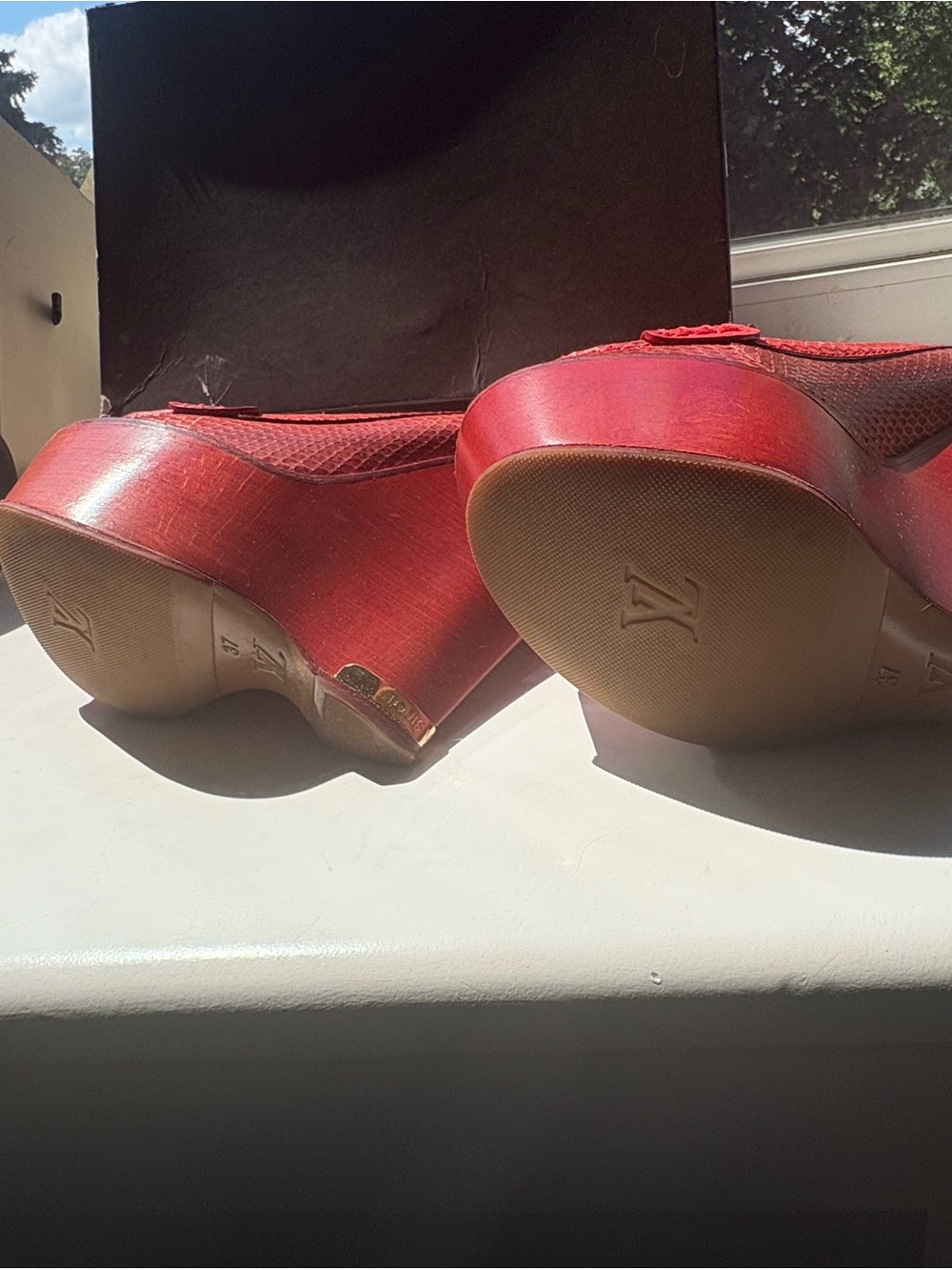 Bundle 2 pairs Louis Vuitton Wedge Heels 1 black 1 Red - size 37 - Picture 14 of 17